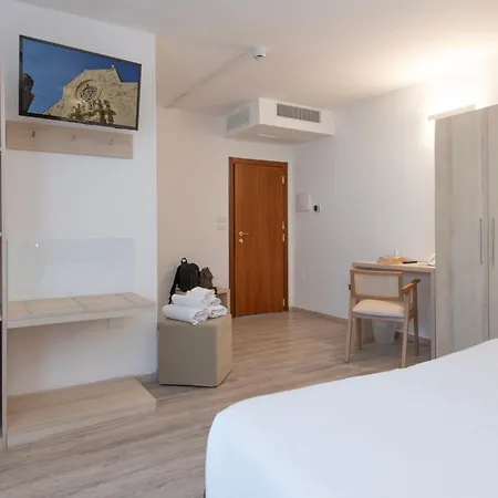 Albania Hotel 3*