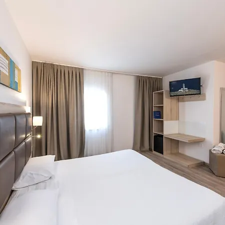 Albania Hotel 3*