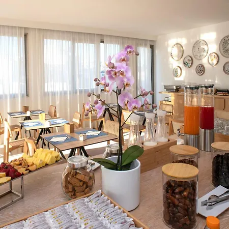Hotel Albània 3*